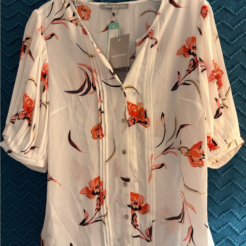 Daniel Rainn (Stitch Fix) White and Red Floral Blouse SZ S - never worn